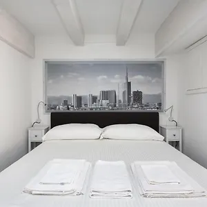 Apartment Nest For 2 In Fashion District Via S Cecilia Milan